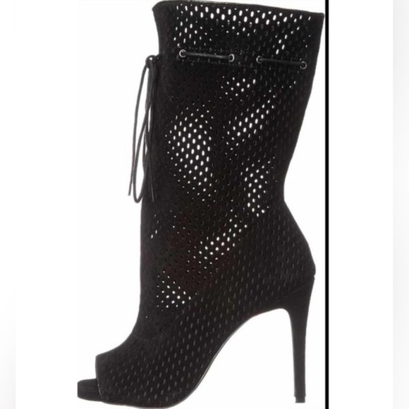 Steve Madden Forsaken Peep-Toe Mid-Calf Perforated Booties - Picture 3 of 10